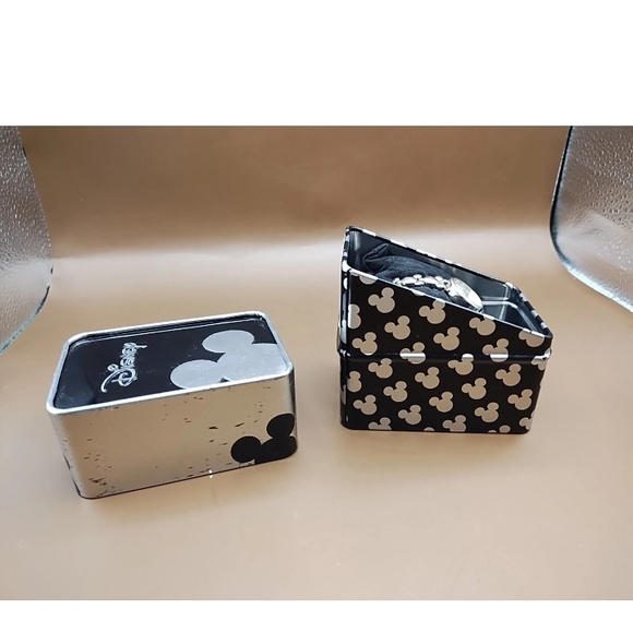 Lorus Disney Silver Mickey Mouse Watch & Case - Picture 5 of 7